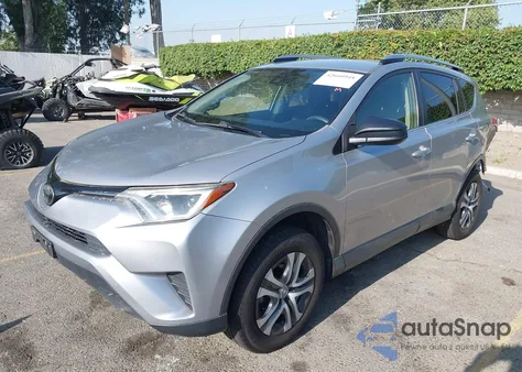 2018 Toyota Rav4 Le z USA, uszkodzony, nr VIN JTMZFREV8JJ211618